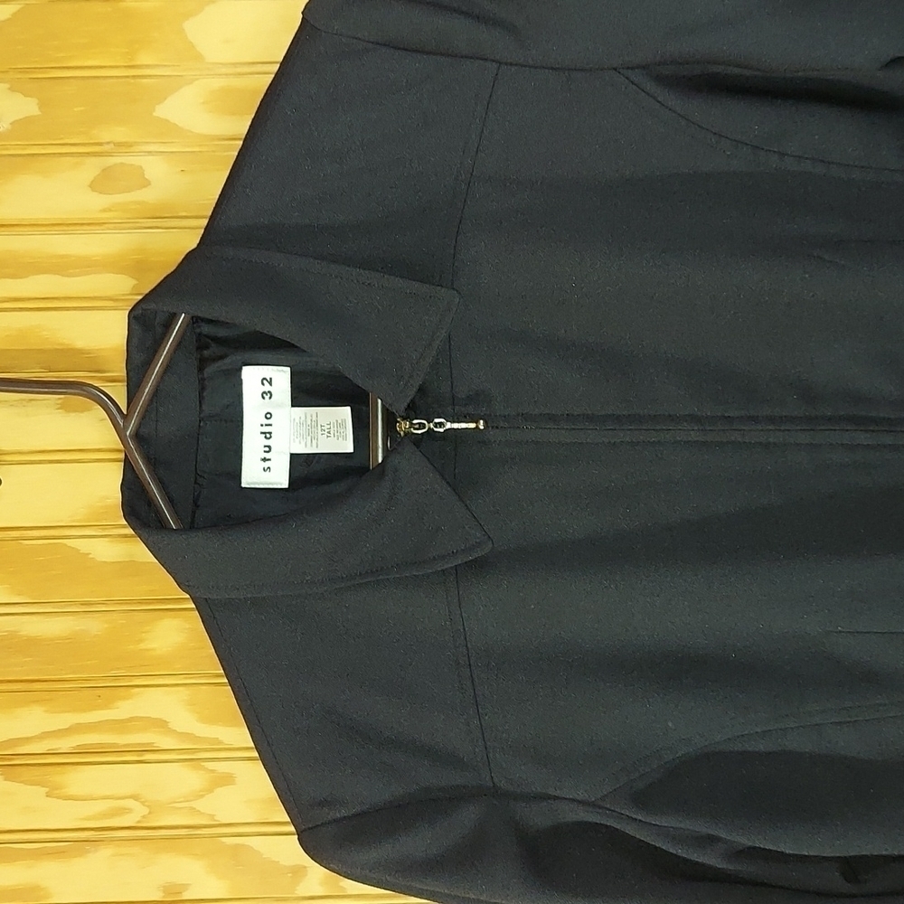 Studio 32 zip up jacket